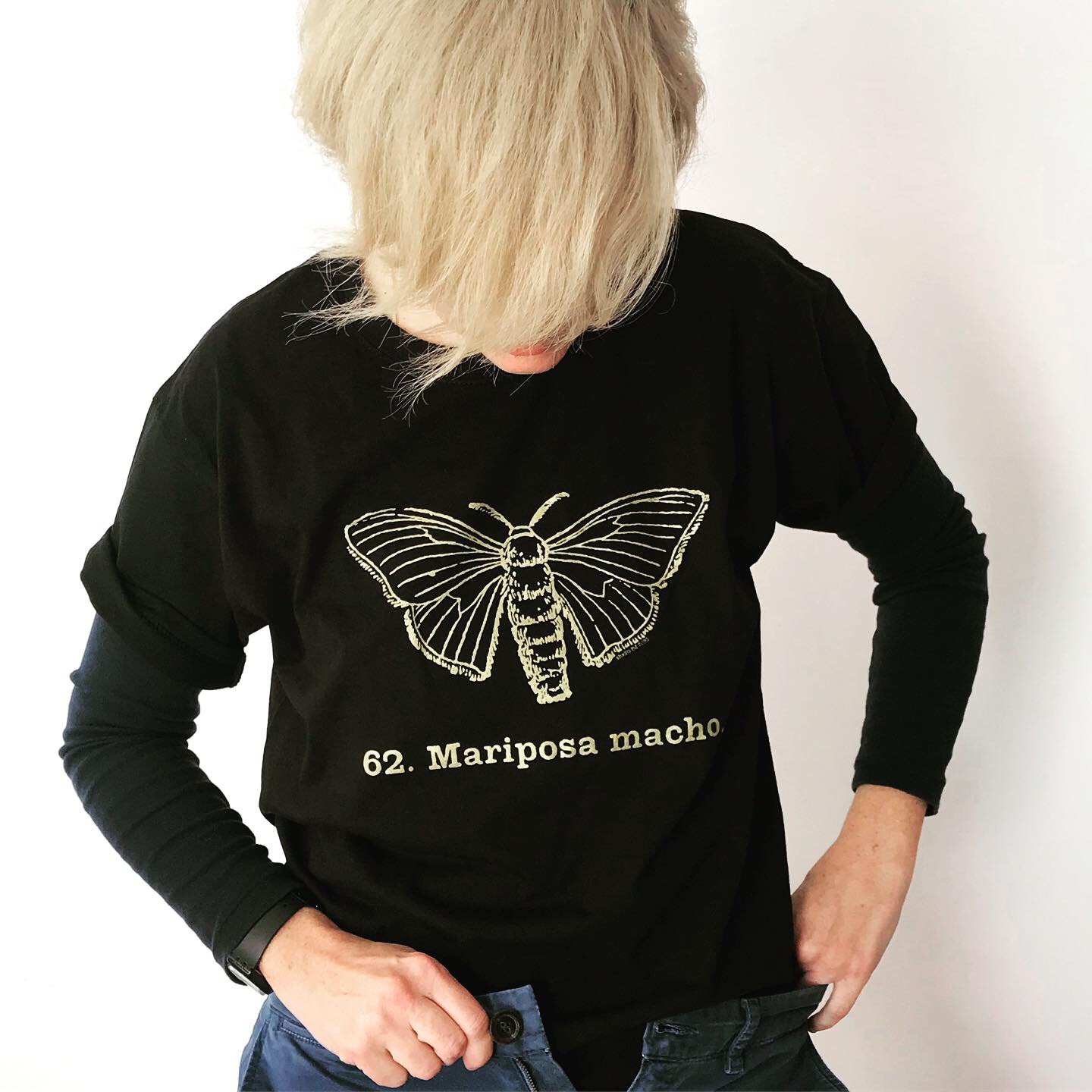 mariposa macho t-shirt - gold on black